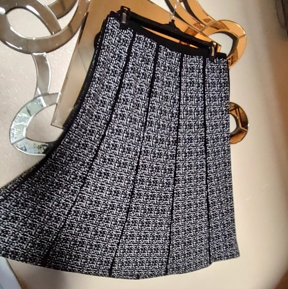 New York Clothing Company Dresses & Skirts - New York Clothing Company pull on skirt. New. Size Small. Fit is medium.